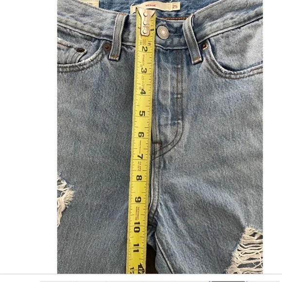 ~ SOLD ~ LN LEVI's Wedgie Light Wash Destructed Raw Hem Denim Jeans 25W, 26L - Picture 6 of 7